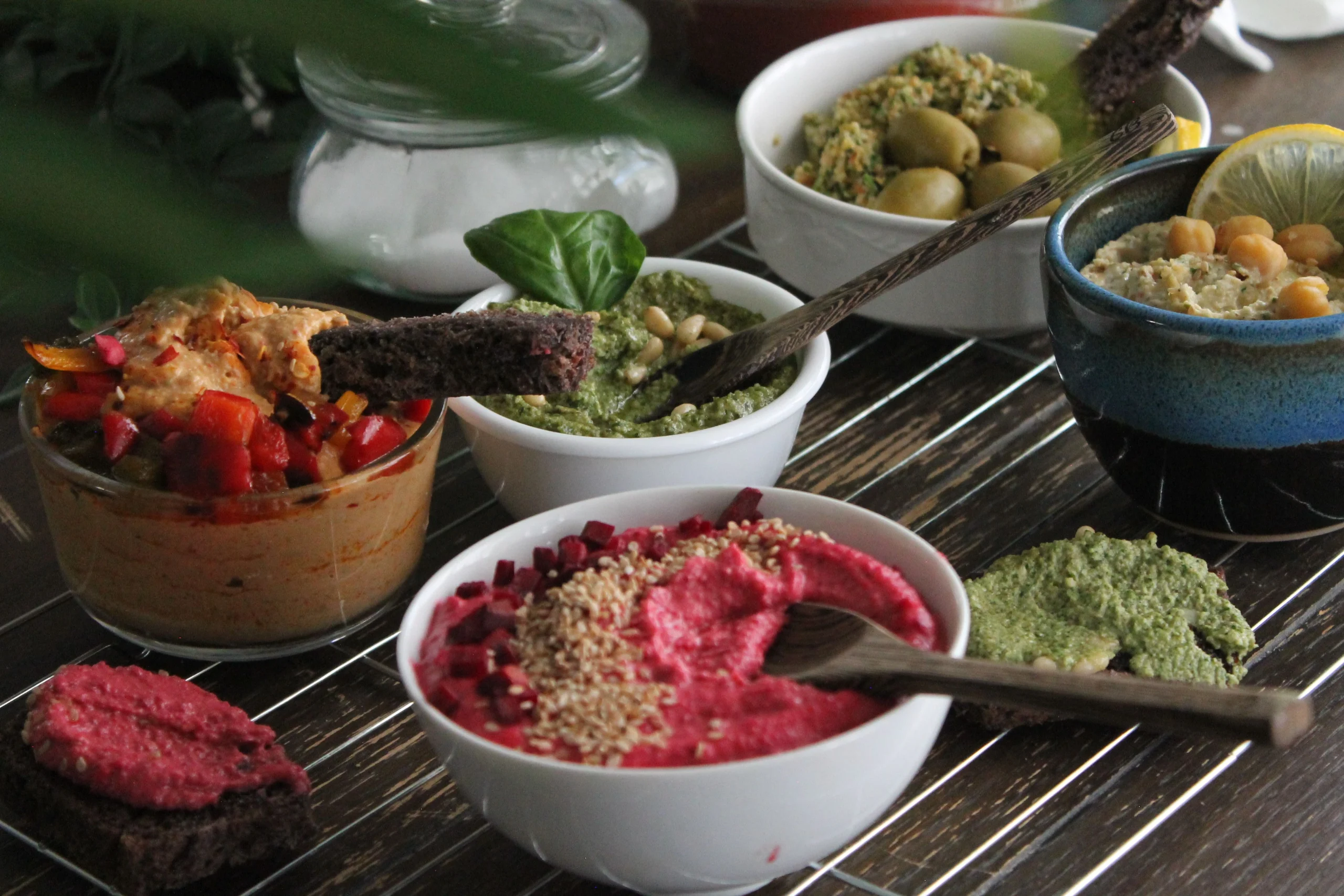 Photo de houmous et autres tartinades